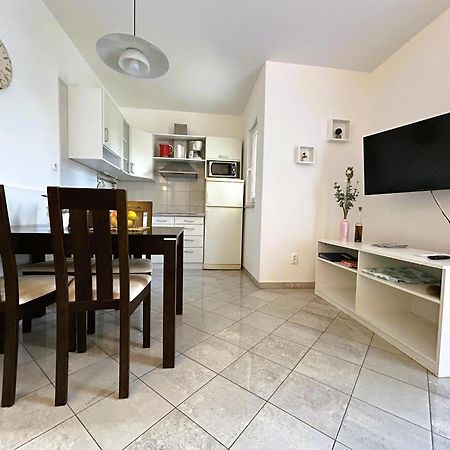 Apartments Vesna Malinska Bagian luar foto