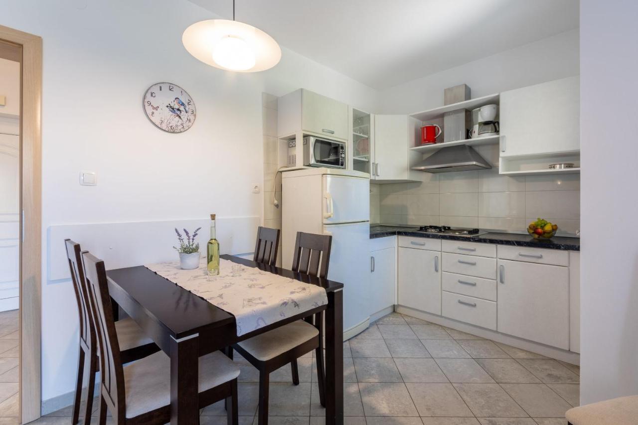 Apartments Vesna Malinska Bagian luar foto