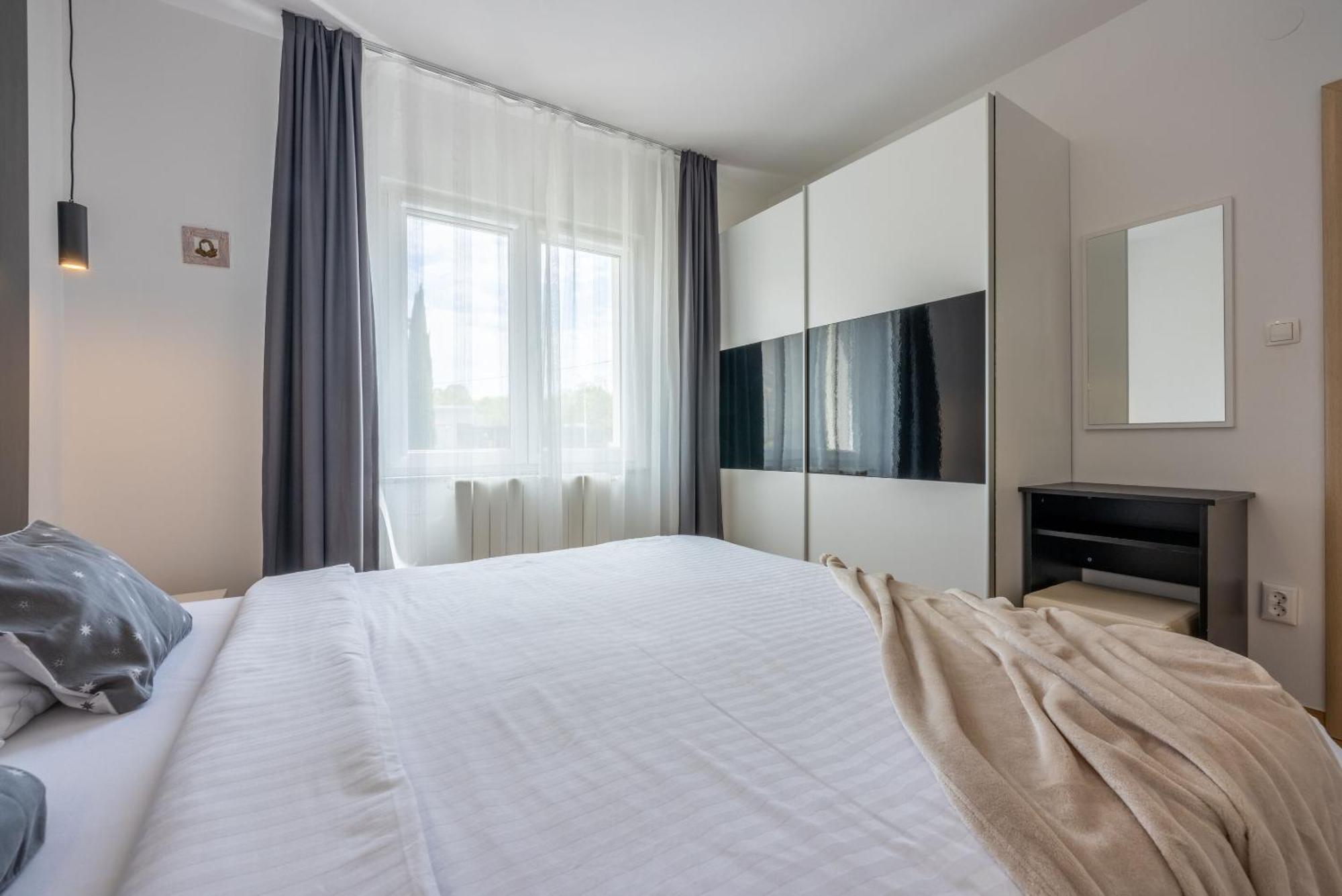 Apartments Vesna Malinska Bagian luar foto