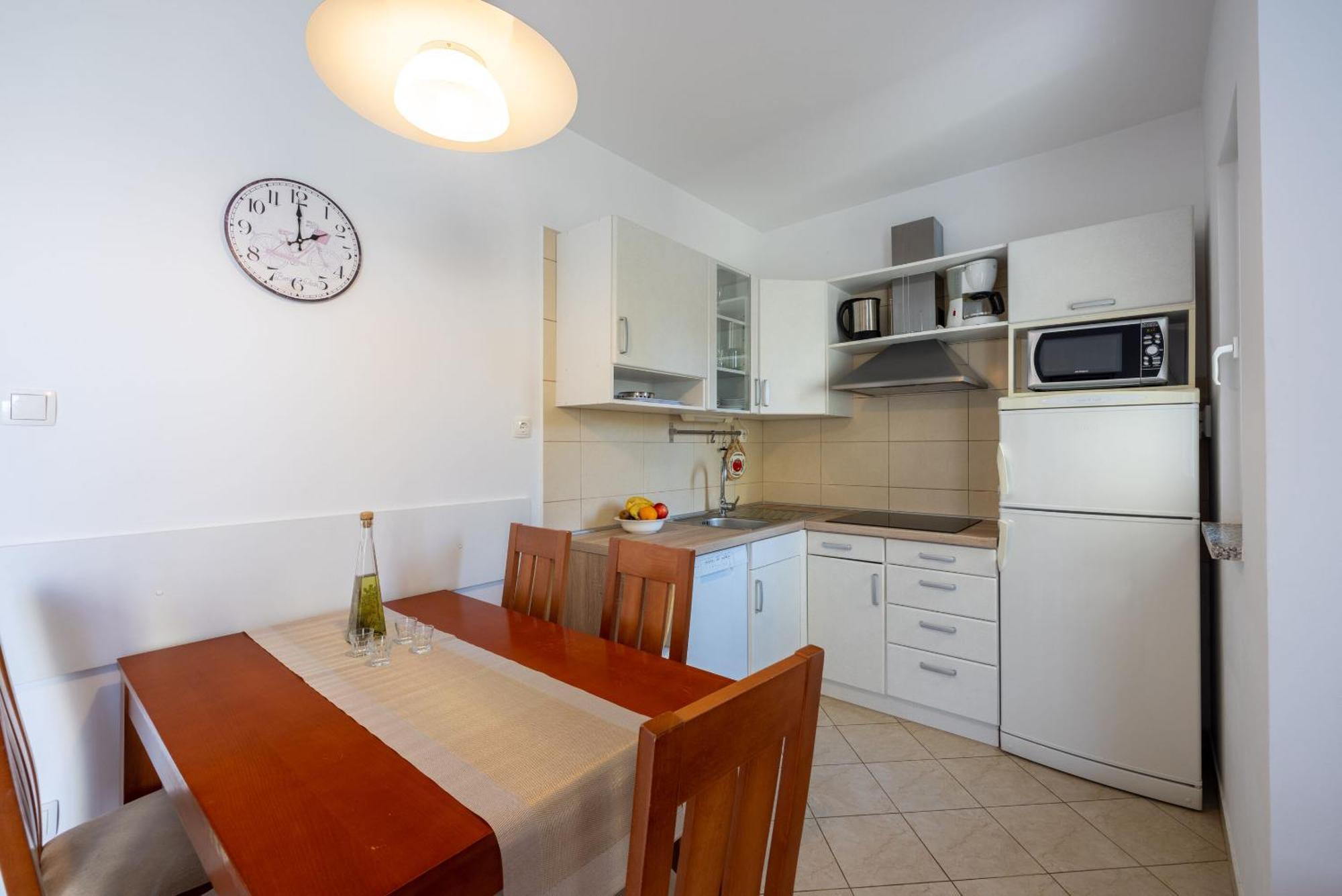 Apartments Vesna Malinska Bagian luar foto