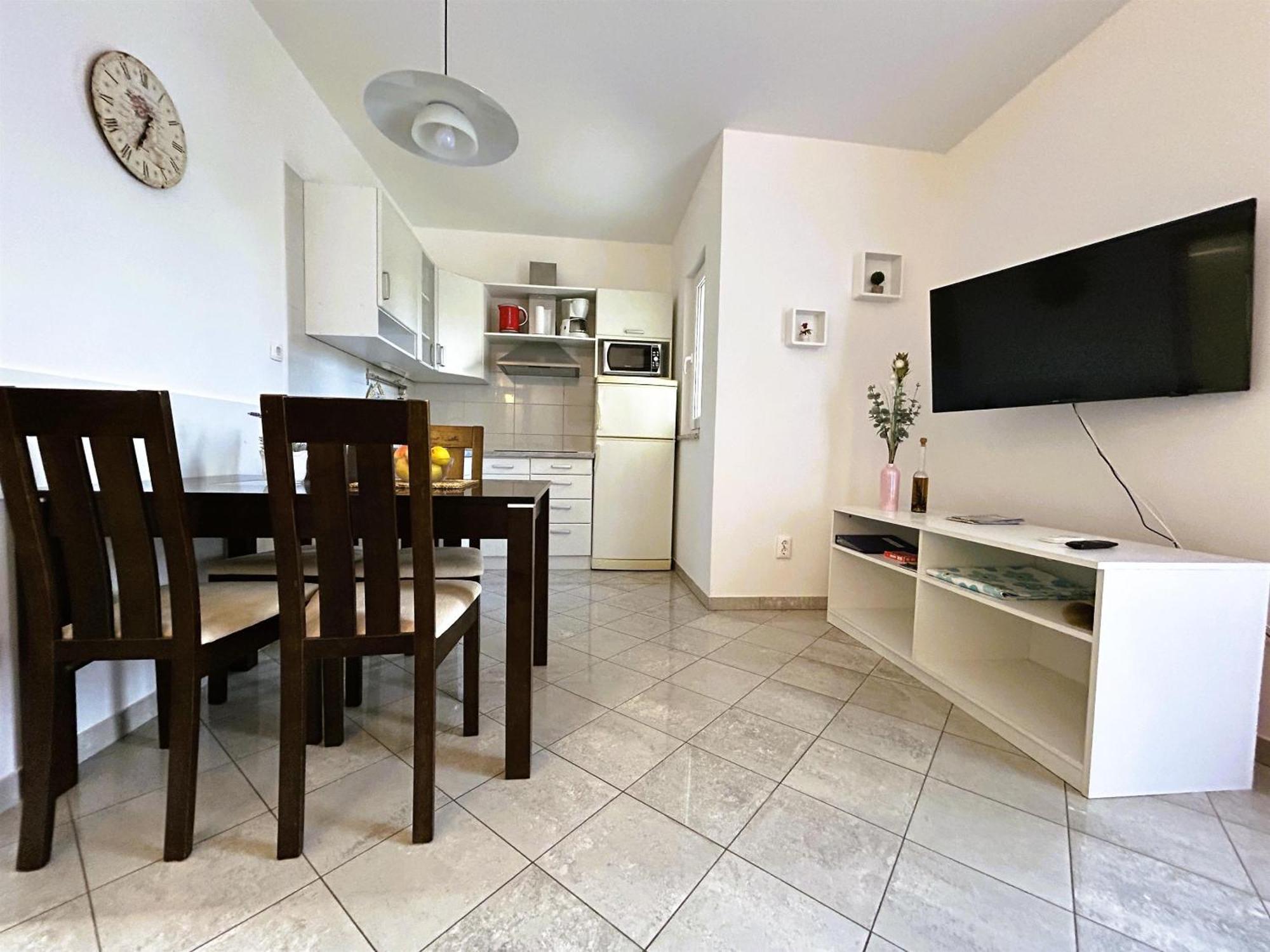 Apartments Vesna Malinska Bagian luar foto